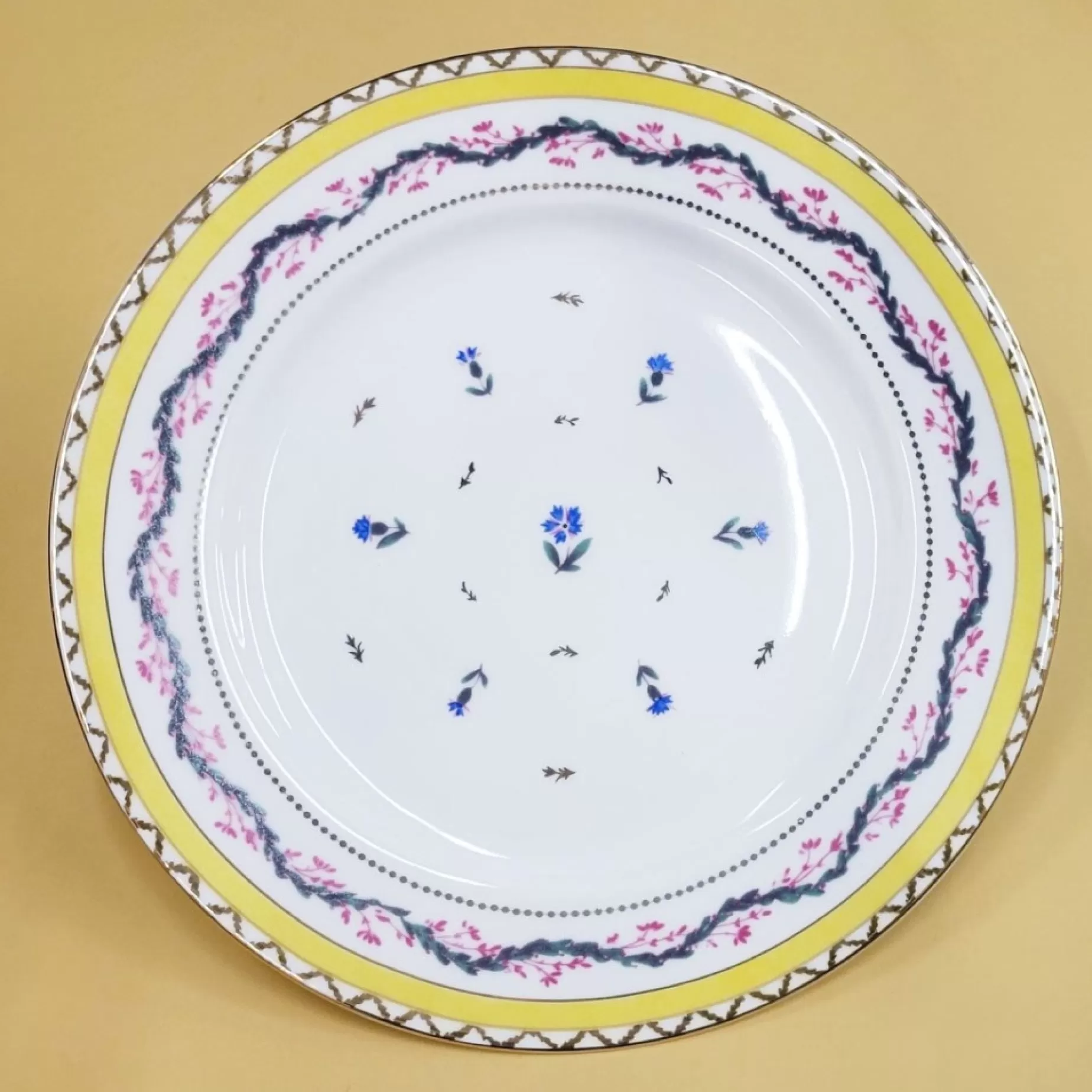 Mount Vernon Ribbons & Cornflower Porcelain Collection<* Outlet